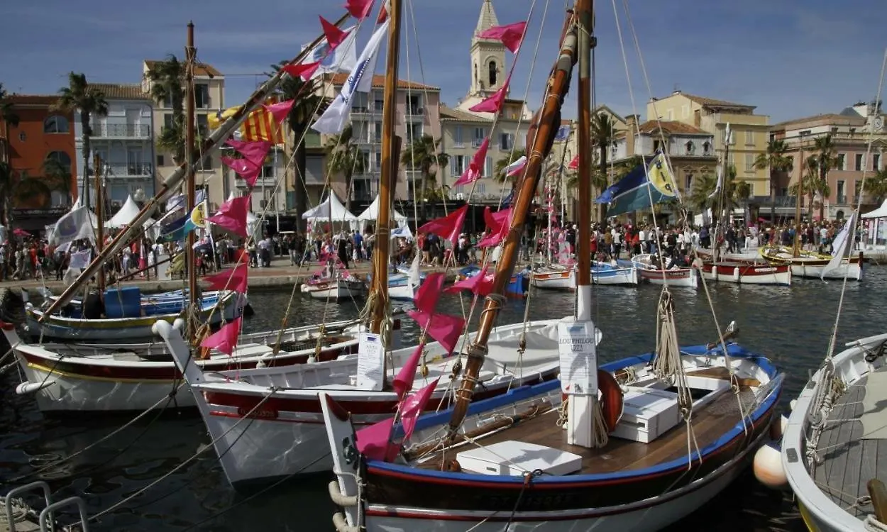 Studio Tt Equipe Parking Coeur Ville Sanary-sur-Mer 0*,  France